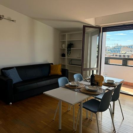 Appartamento Isola- Attico Con Balcone Milão Exterior foto