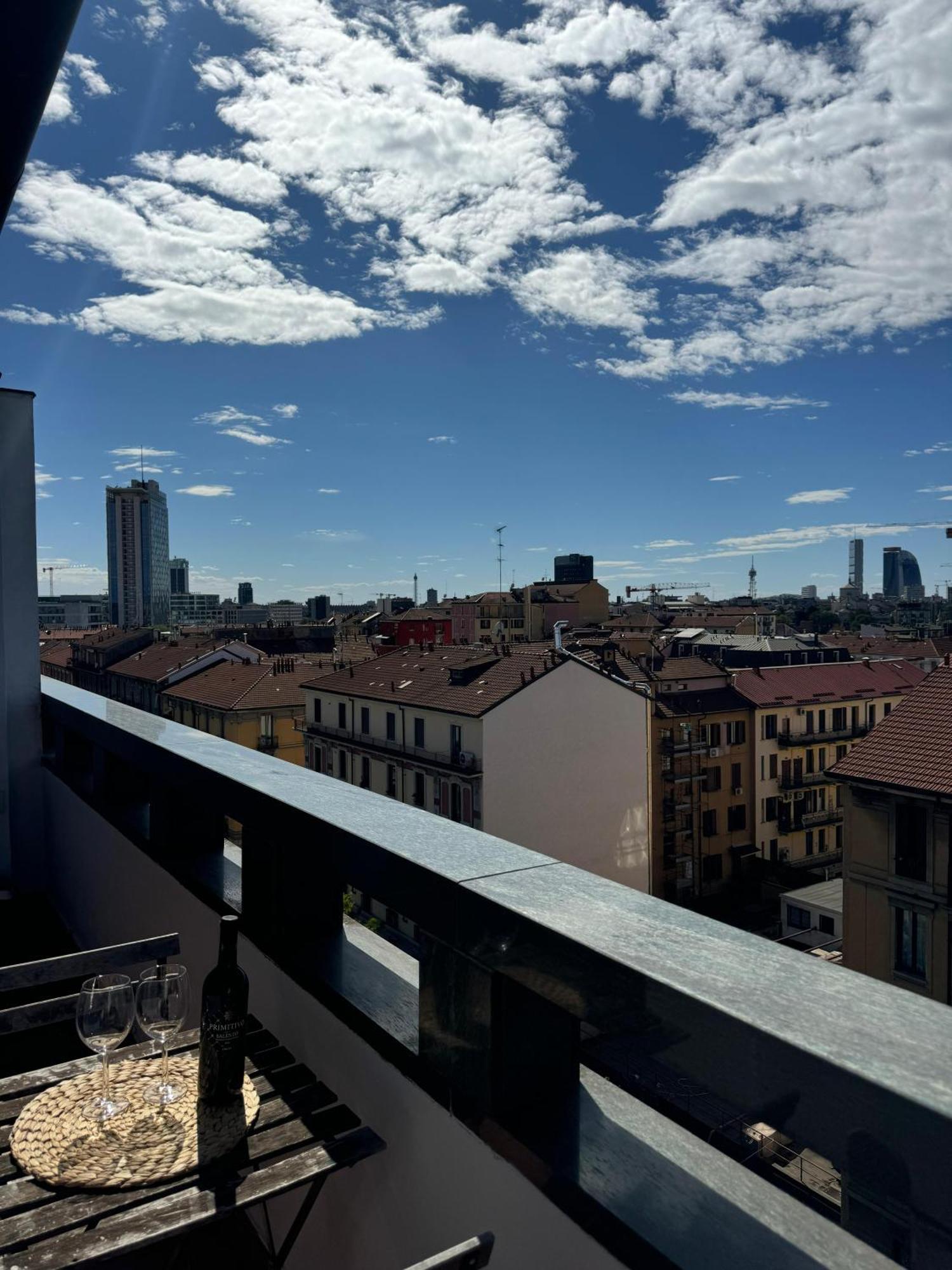Appartamento Isola- Attico Con Balcone Milão Exterior foto