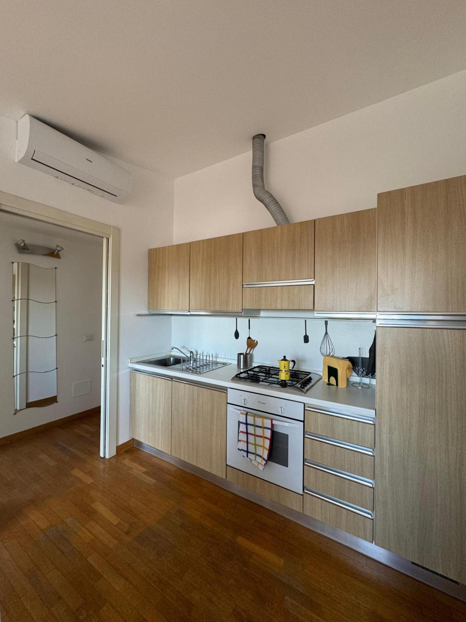 Appartamento Isola- Attico Con Balcone Milão Exterior foto
