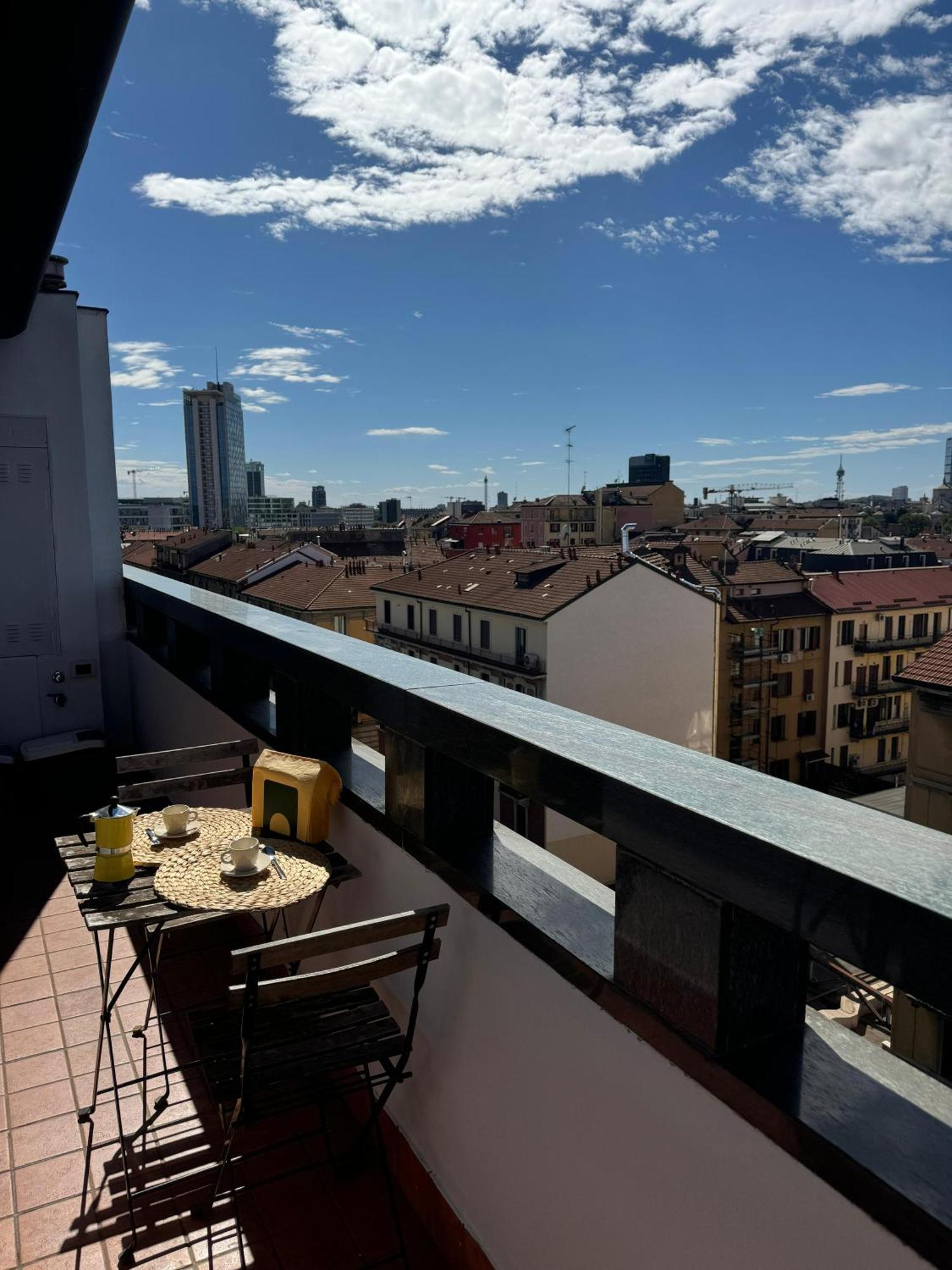 Appartamento Isola- Attico Con Balcone Milão Exterior foto