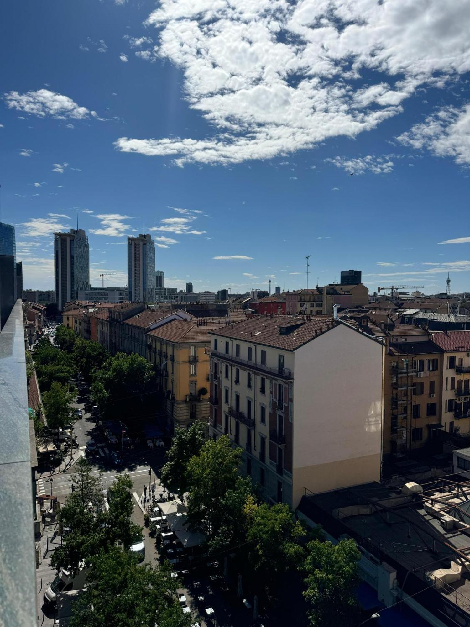 Appartamento Isola- Attico Con Balcone Milão Exterior foto