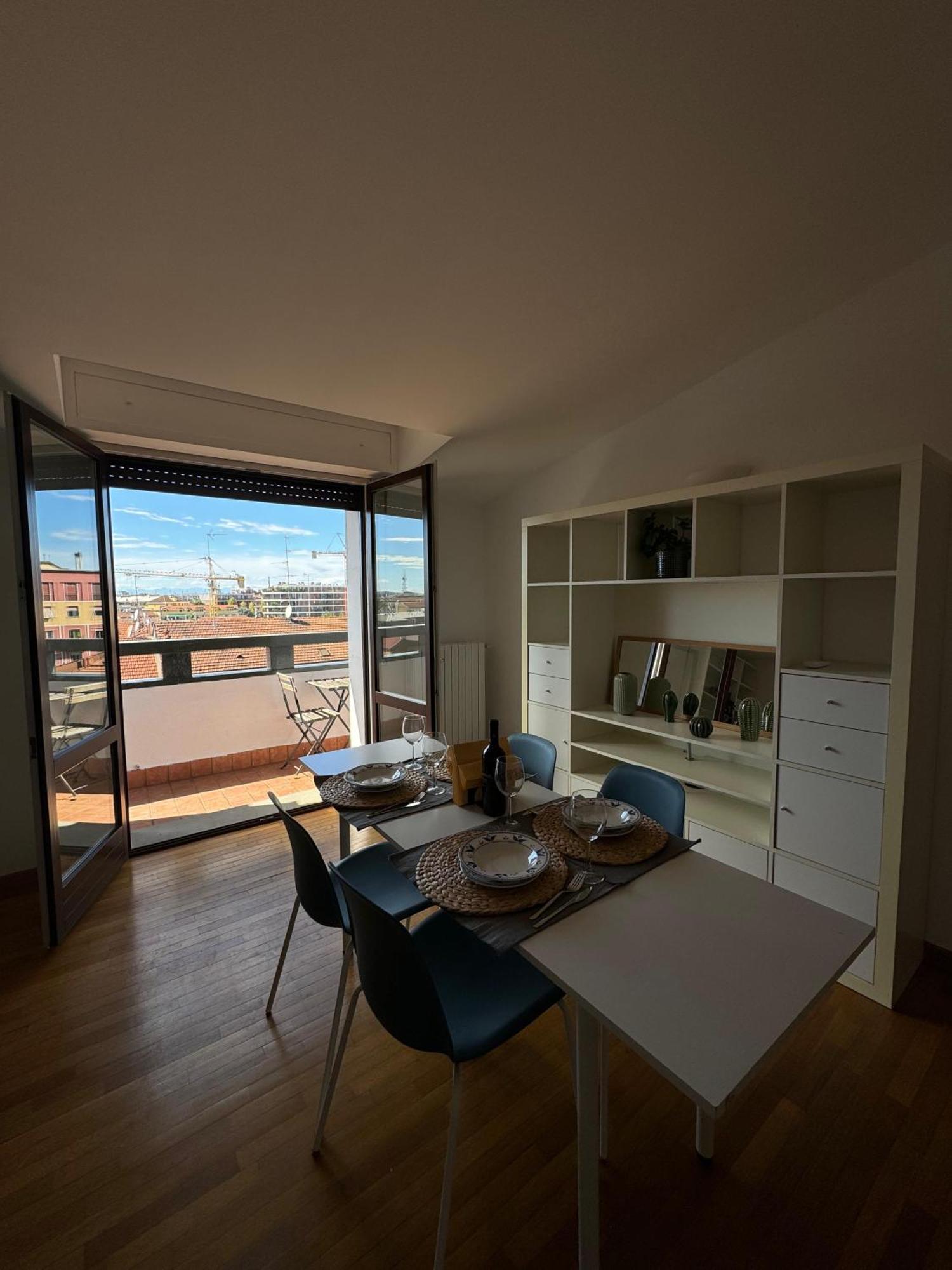 Appartamento Isola- Attico Con Balcone Milão Exterior foto